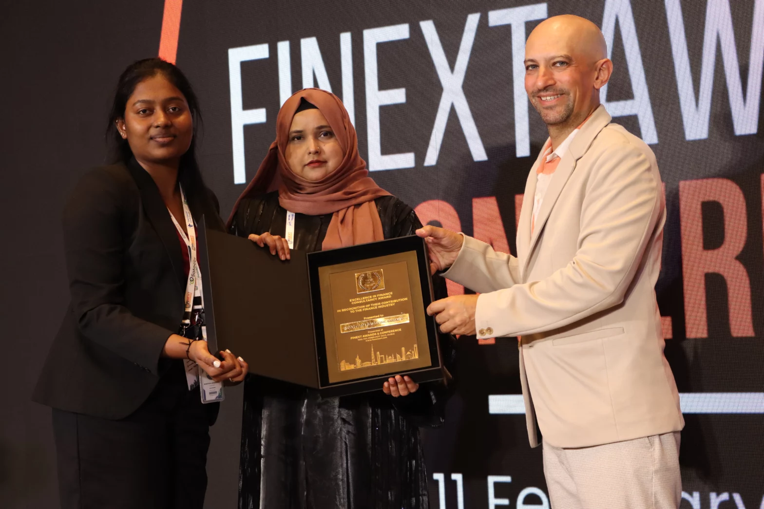 Easy Loan Wins Excellence in Finance Consultancy Award at Finext Conference 2025